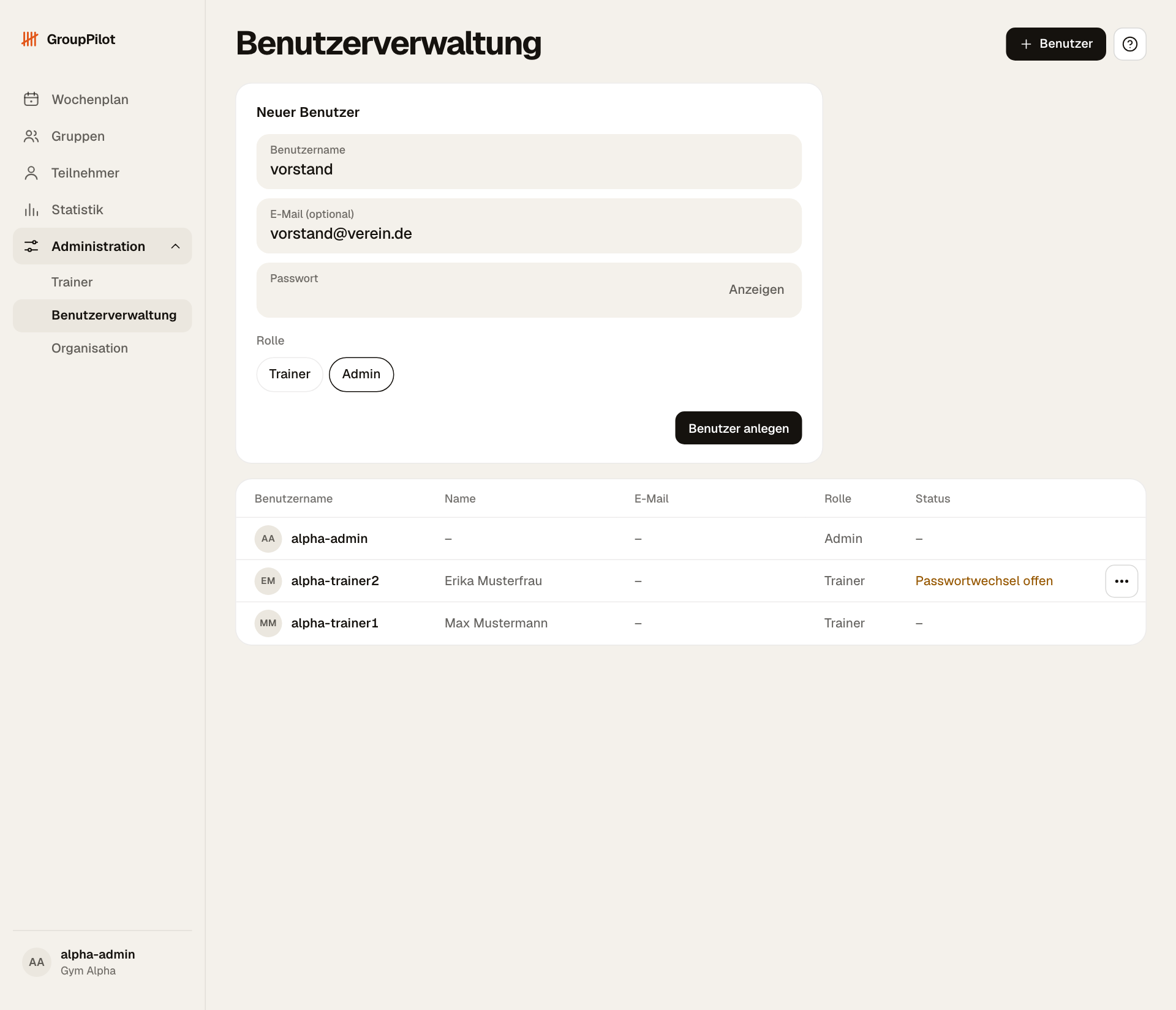 Benutzerverwaltung mit dem Formular Neuer Benutzer: Benutzername vorstand, E-Mail, Passwort und Rolle Admin gewählt; darunter die Liste mit drei Benutzern, einer davon mit Passwortwechsel offen