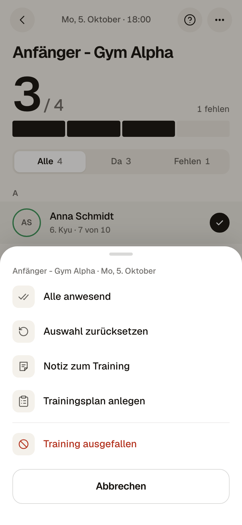Geöffnetes Aktionsmenü mit Alle anwesend, Auswahl zurücksetzen, Notiz zum Training, Trainingsplan und Training ausgefallen
