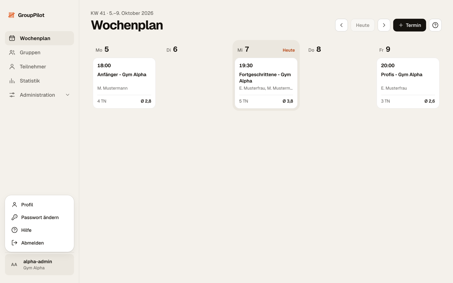 Wochenplan am Computer mit geöffnetem Menü unten links: Profil, Passwort ändern, Hilfe, Abmelden